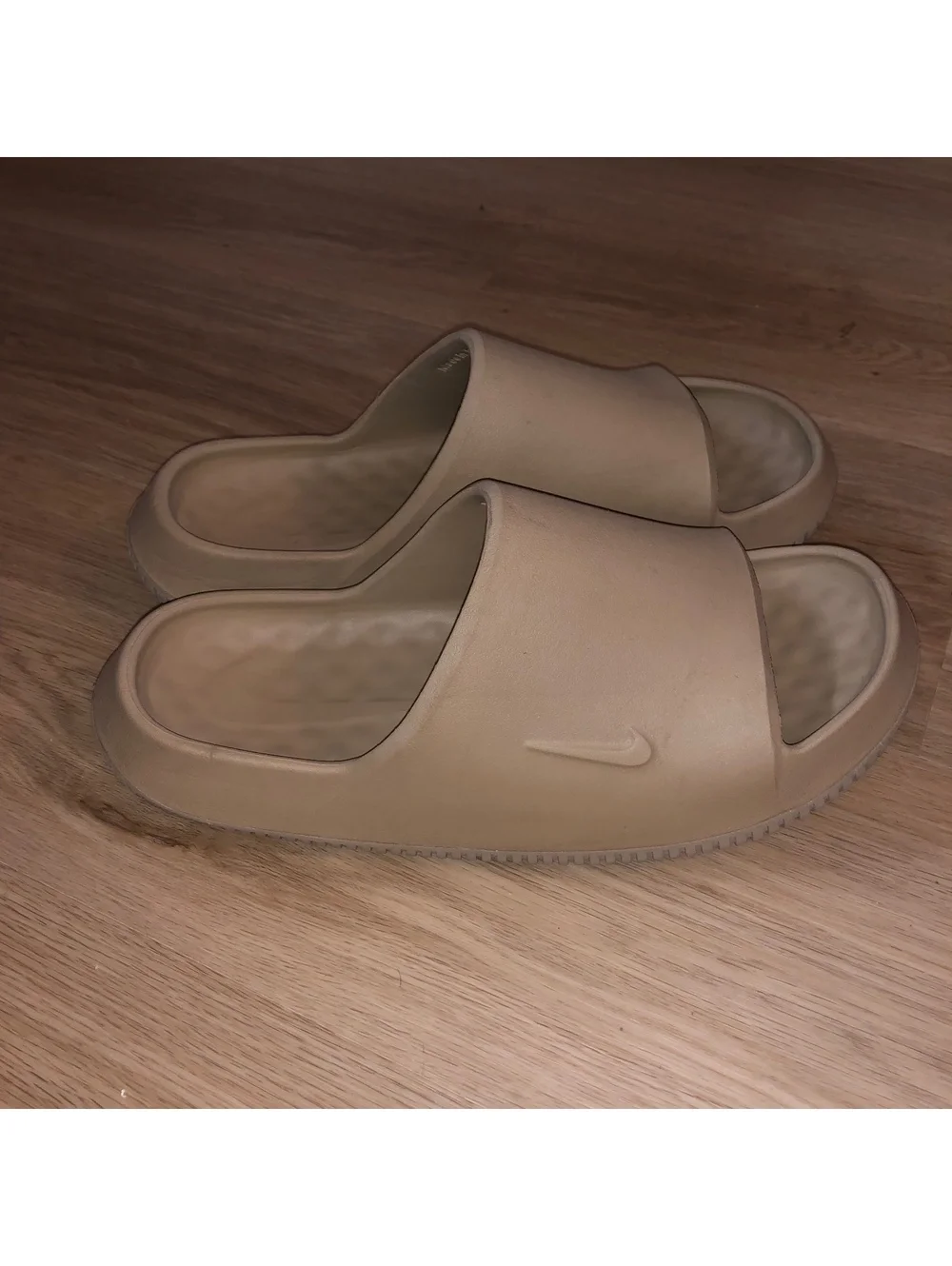 NIKE CALM SLIDES SANDALS TAN KHAKI BEIGE MENS SIZE 11 WOMENS 12